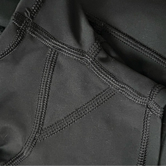 LULULEMON black spandex biker shorts, size 6 - Picture 6 of 6
